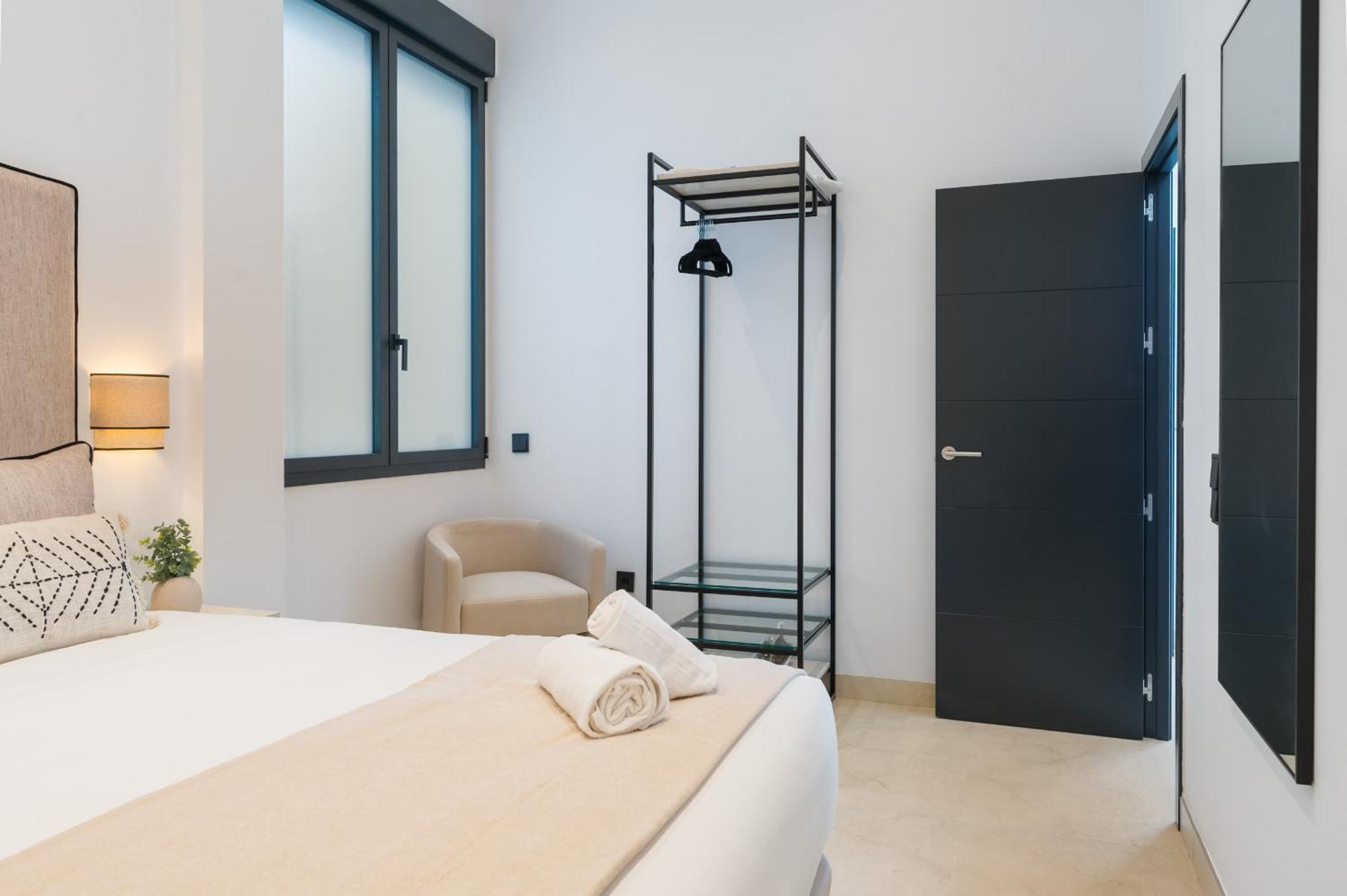 New Design Apartment - Private Patio - Gallos 2 Севилья Экстерьер фото